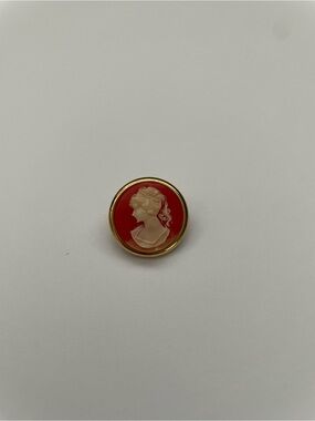 Vintage Gold-Tone Cameo Pin Brooch - Classic Women's Jewelry